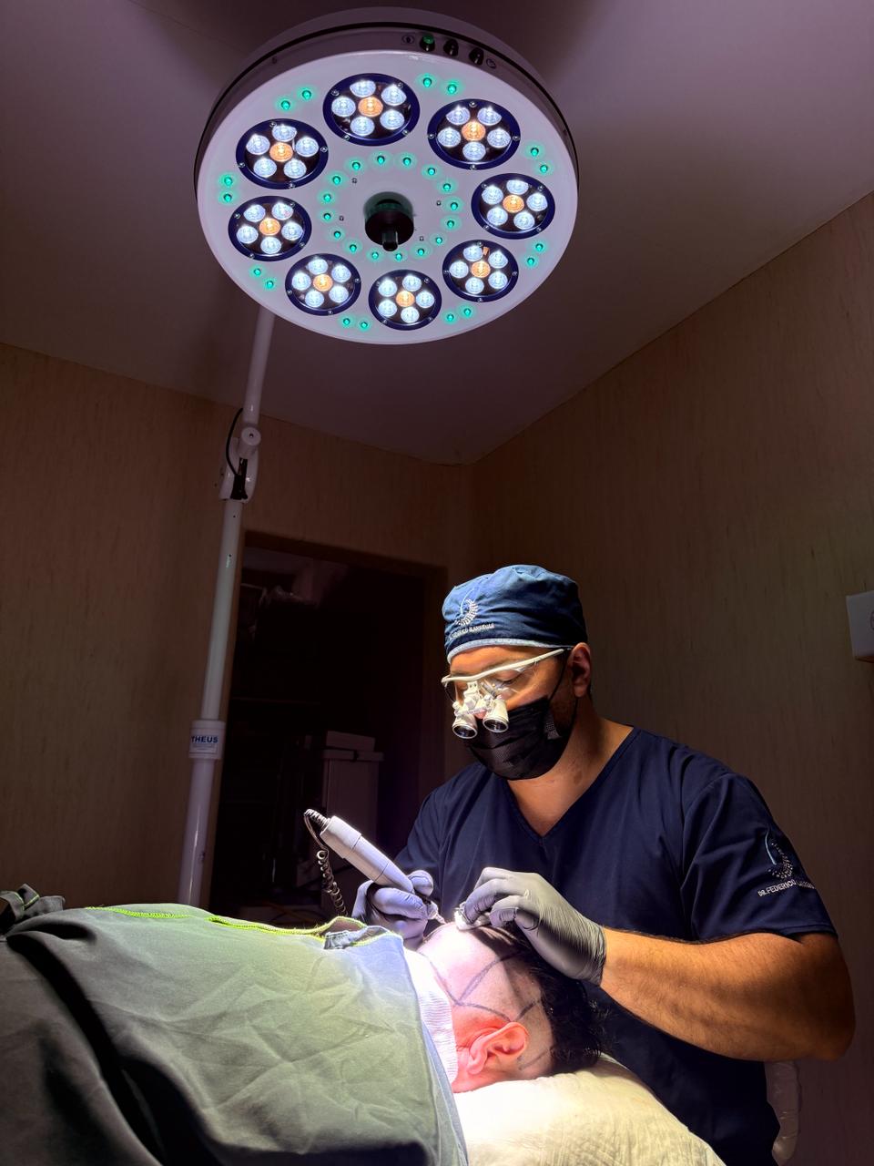 Dr. Federico Ilarregui — cirujano capilar